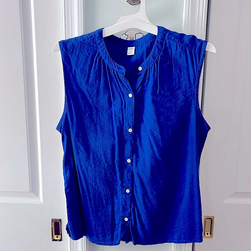 Sleeveless Old Navy button up cotton/rayon/viscose blouse Medium